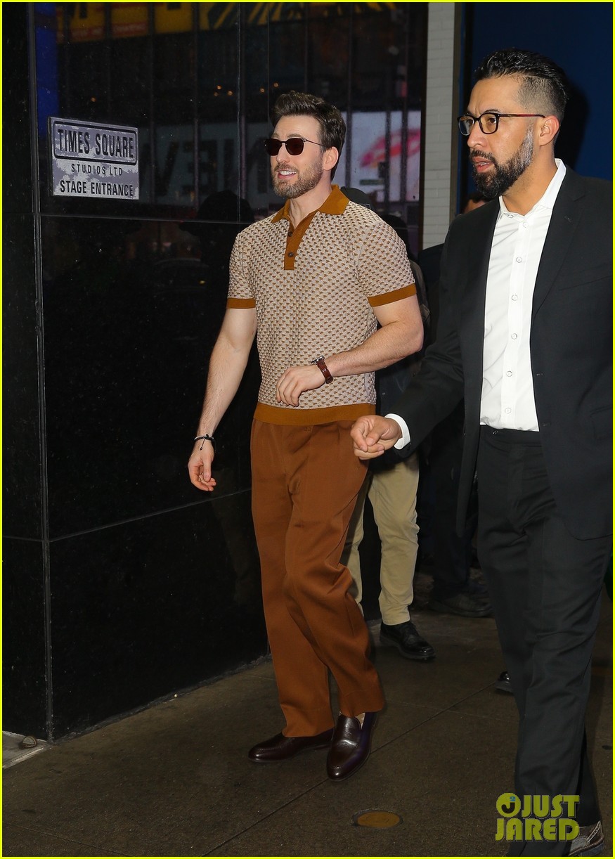 Chris Evans Likes Being The One Being Saved in New Movie 'Ghosted': Photo 4921127