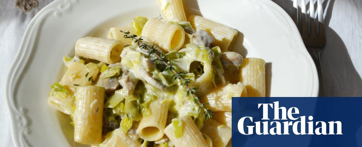 Rachel Roddy’s recipe for pasta with leeks, mushrooms, thyme and soft cheese