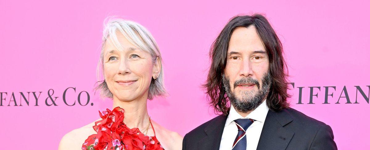 Keanu Reeves and Girlfriend Alexandra Grant Share a Kiss On the Red Carpet