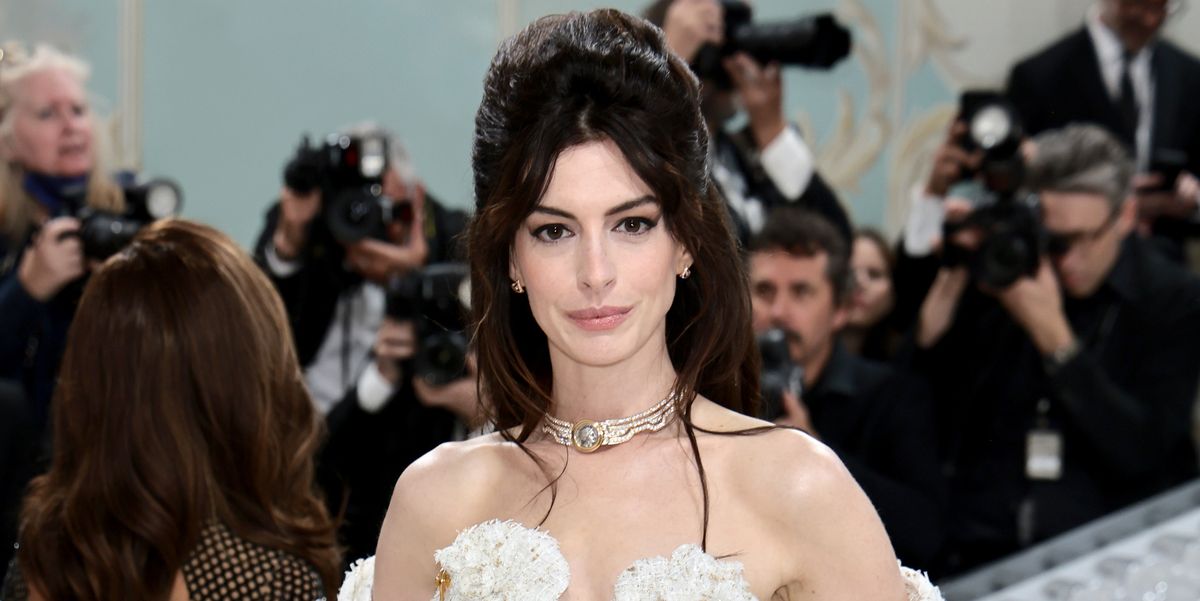 Anne Hathaway Wears Versace Dress With a Major Leg Slit to Met Gala 2023