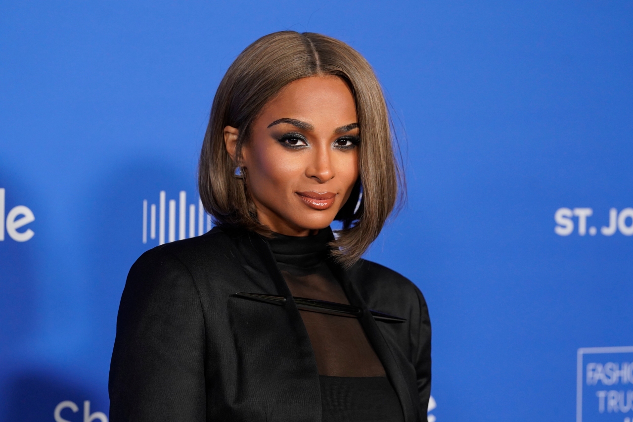 Ciara, Henry Winkler and more celebrities react to losing blue checkmark on Twitter