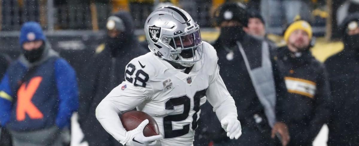 Josh Jacobs, Evan Engram to skip voluntary workouts after not signing franchise tags, per report