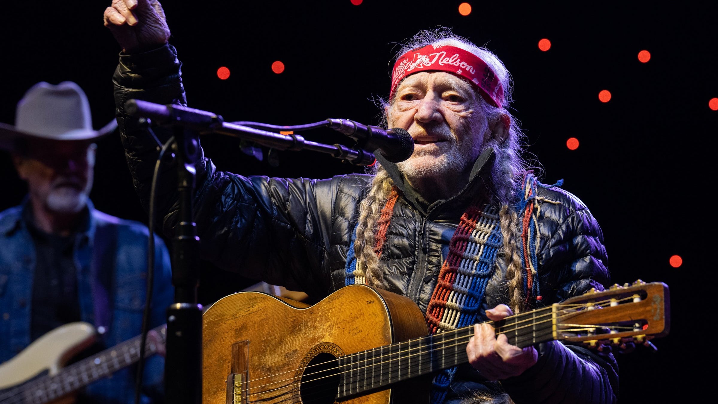 Live: Celebrities on red carpet at Willie Nelson Hollywood Bowl show