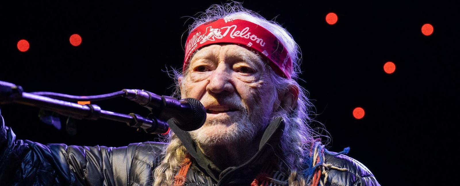 Live: Celebrities on red carpet at Willie Nelson Hollywood Bowl show