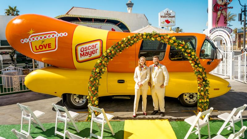 Hot dog diehards can now get married in the Oscar Mayer Wienermobile