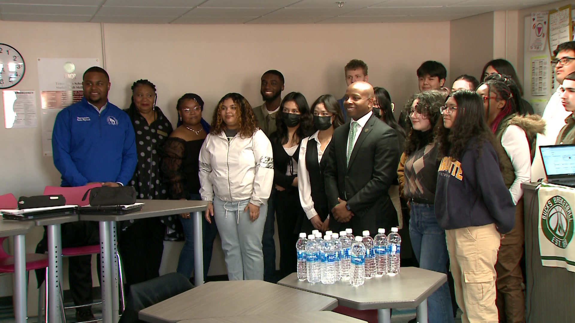Milwaukee high schoolers receive career advice from Mayor Cavalier Johnson