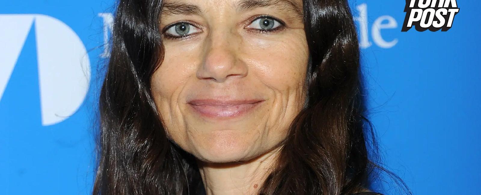Justine Bateman confronts obsession with her 'old' face: 'I don't give s–t'