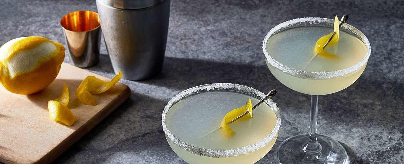 10 Recipes for '90s Martinis, Including the Lemon Drop, Cosmo, and Espresso Martini