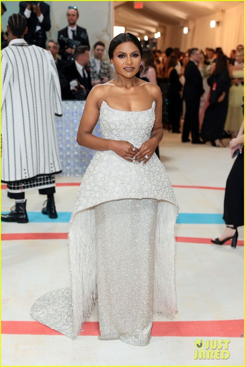 Mindy Kaling Talks Fitness Journey, Reveals Secret for Her Workouts: Photo 4931716