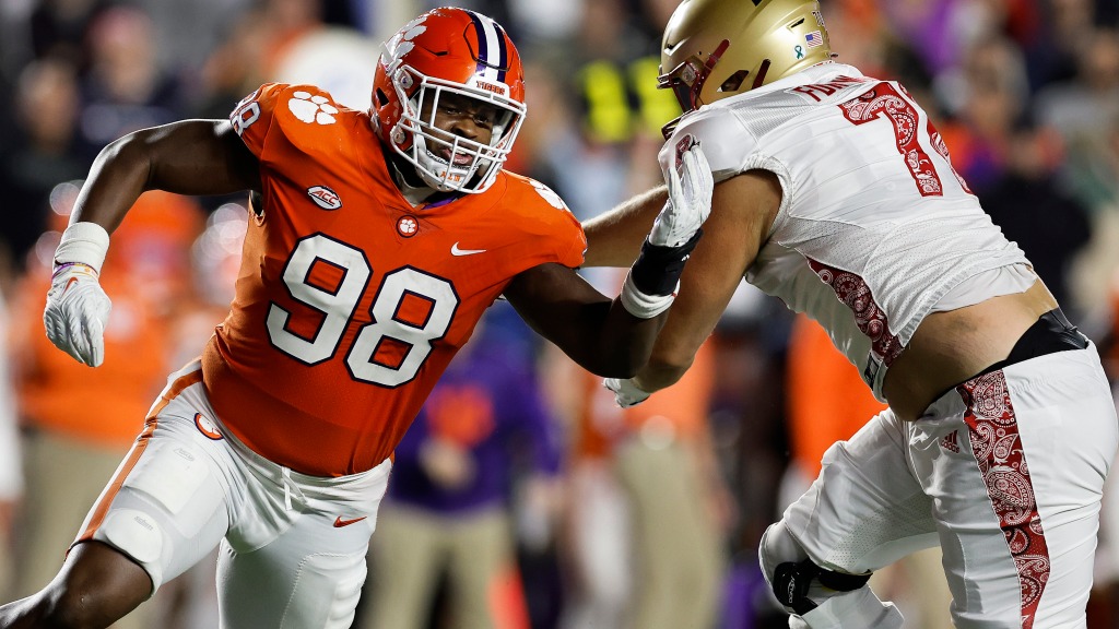 New York Giants attend workouts for Clemson’s Myles Murphy, KJ Henry