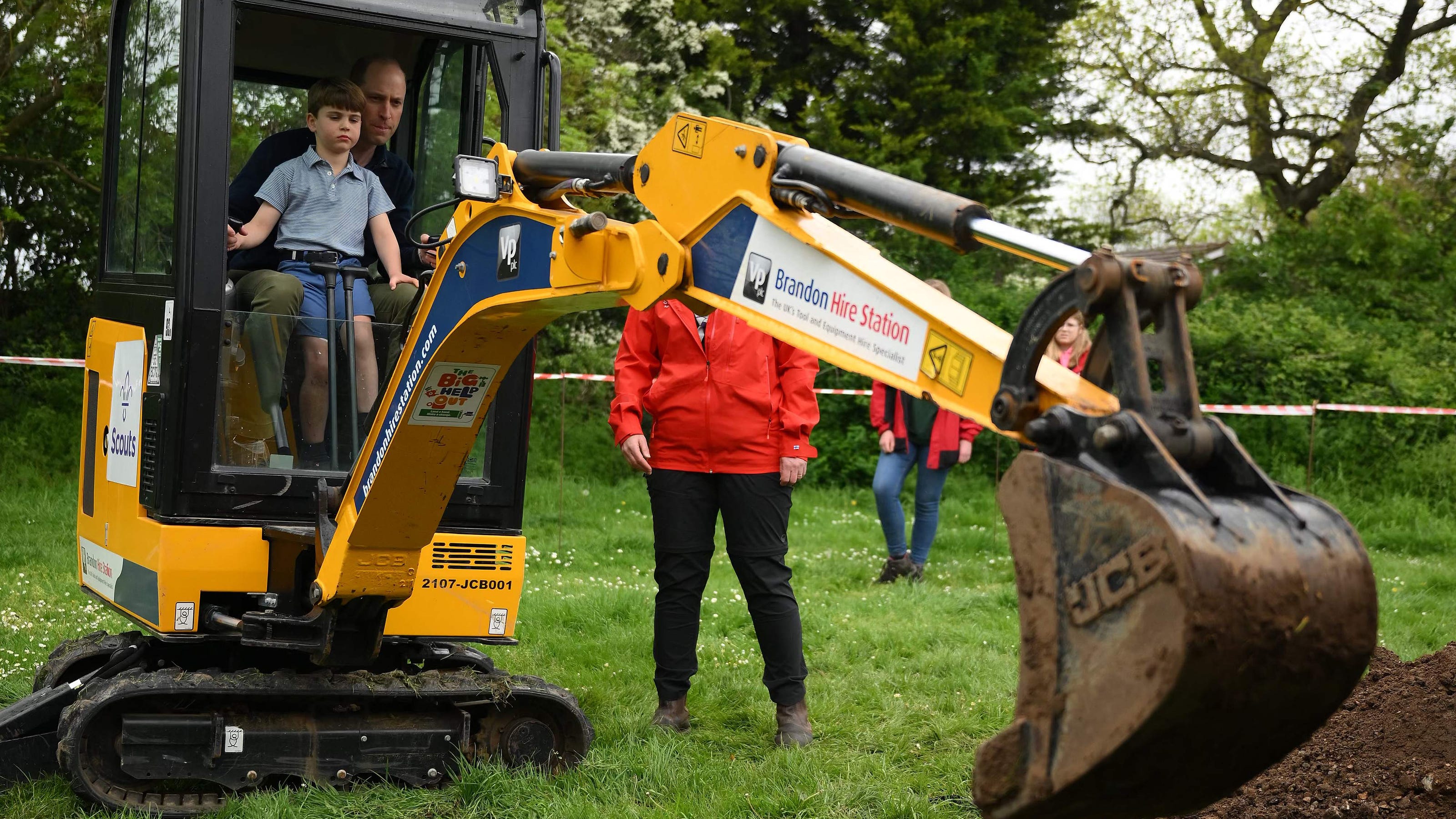 Kate Middleton, William get children involved to volunteer: Photos