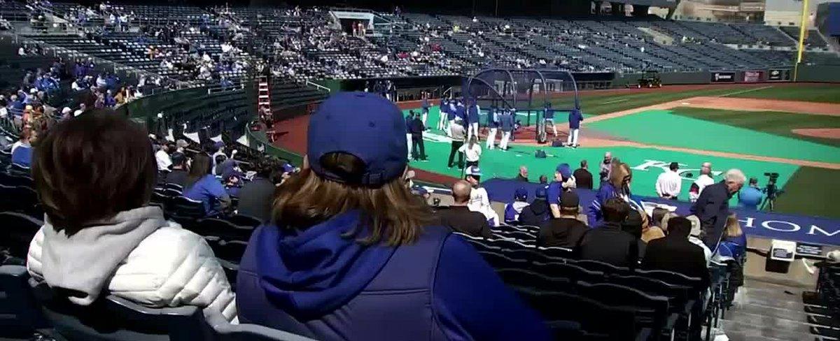 Royals fans enjoy interactions at team workouts before opening day