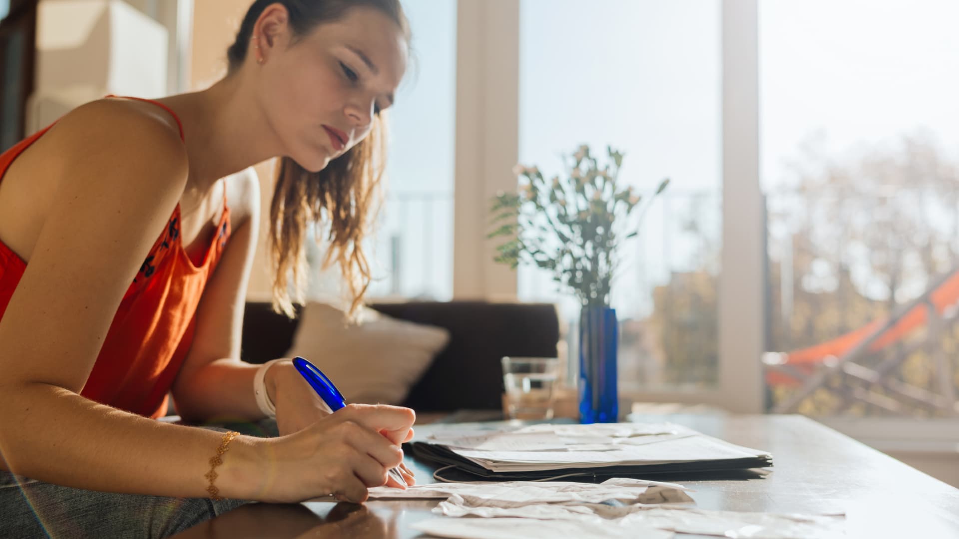 5 ways to trick yourself into saving money