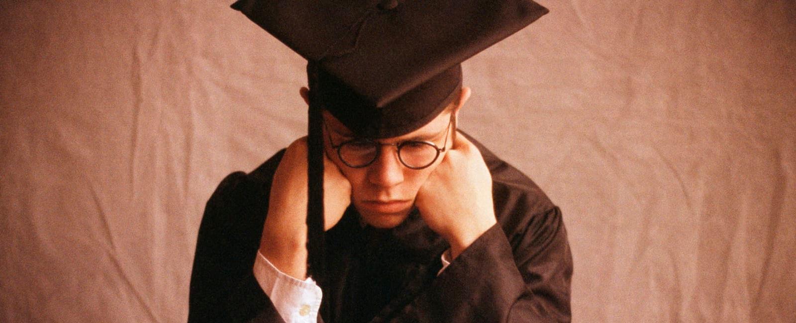 4 strategies for avoiding taking on too much student debt in college