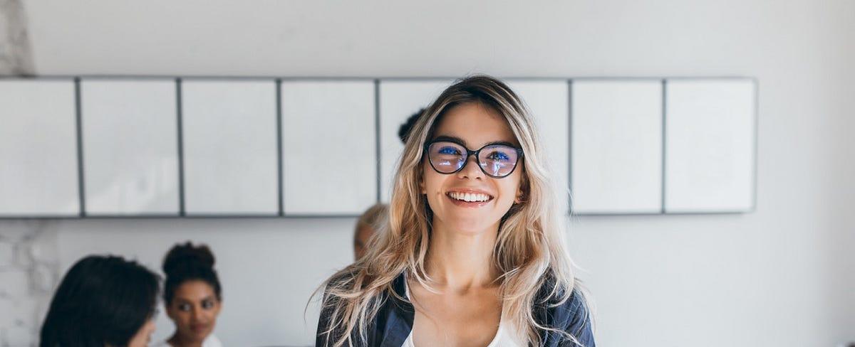 4 Strategies to Overcome the Confidence Gap: Empowering Women in the Workplace