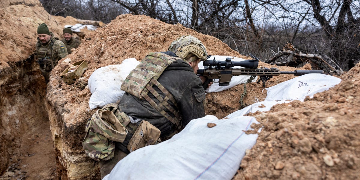 Ukrainian Sniper Says No Duels Like in Movies, Prefers AK for Fighting