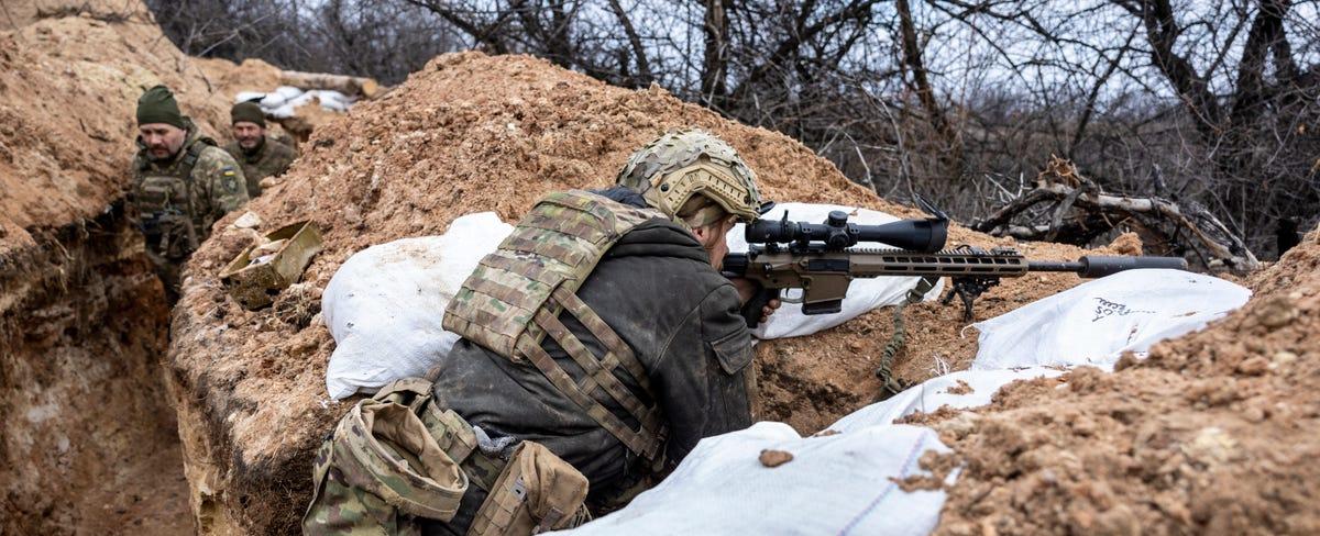 Ukrainian Sniper Says No Duels Like in Movies, Prefers AK for Fighting
