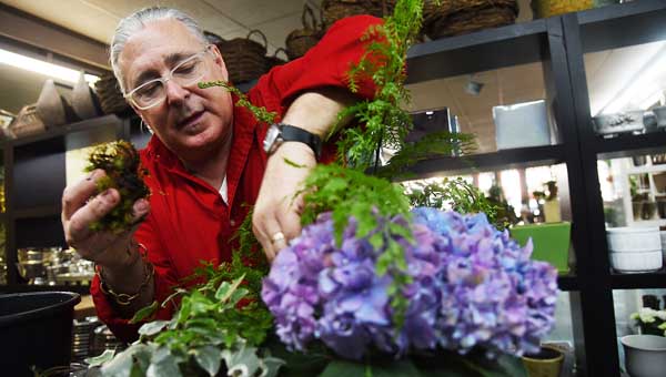 Meet florists for ‘celebrities and royalty’ at Y’all Means All Natchez fundraiser - Mississippi's Best Community Newspaper