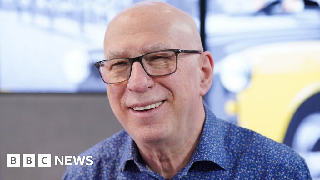 PopMaster: Ken Bruce music quiz to become TV show on Channel 4