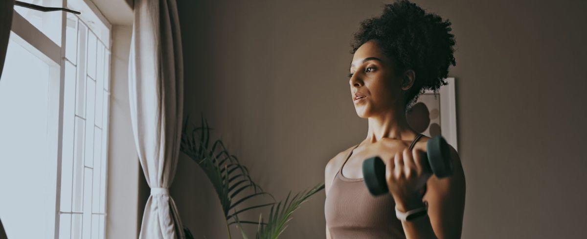 10 moves, two dumbbells and 30 minutes to develop a strong body and boost your metabolism