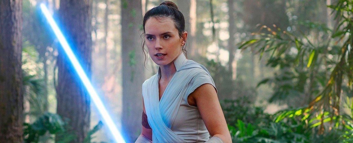 Star Wars: Lucasfilm President Compares Theatrical Release Schedule to Bond, New Movies Every 3-4 Years