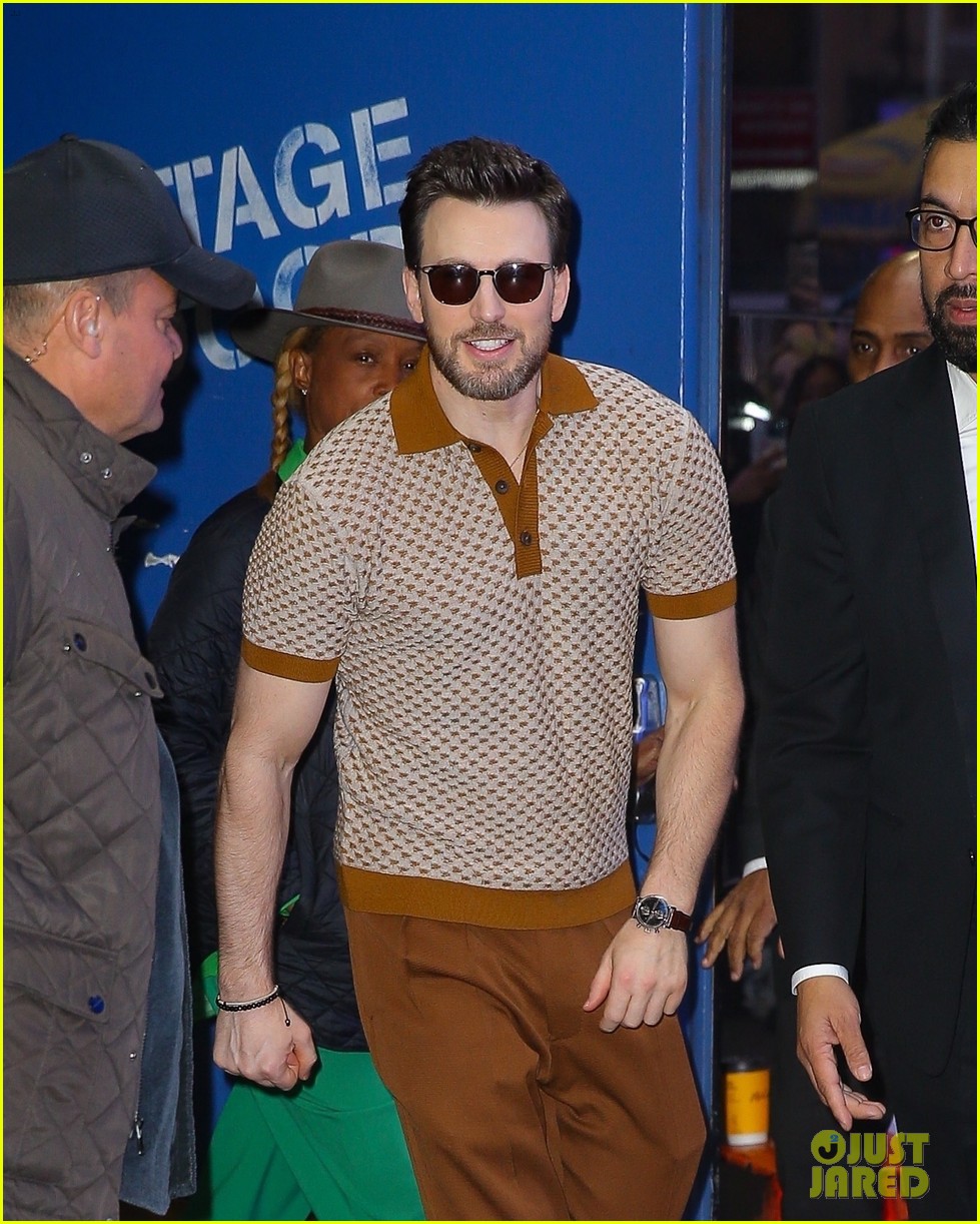 Chris Evans Likes Being The One Being Saved in New Movie 'Ghosted': Photo 4921124