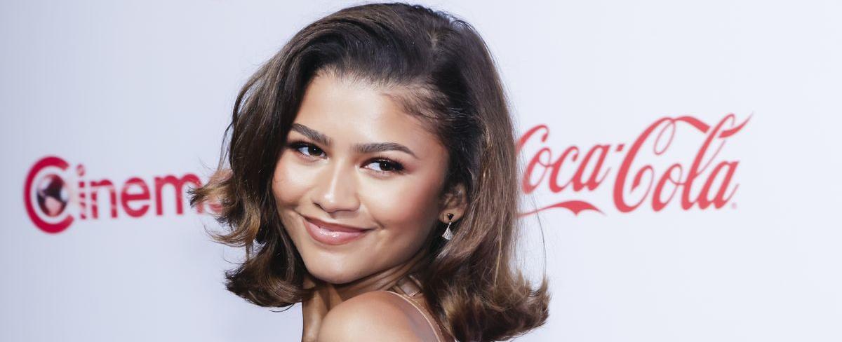 Zendaya Flaunts Vintage Leather Versace Gown While Receiving 'Star of the Year' Award at CinemaCon