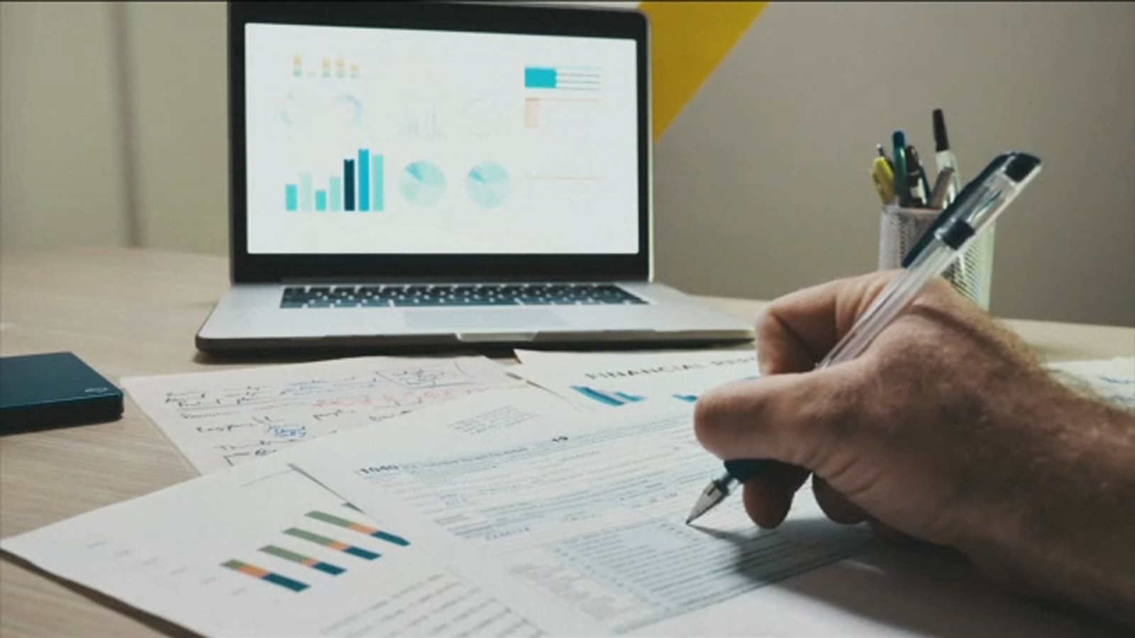 Taxes 2023: Best tips to save last-minute filers money at the tax deadline