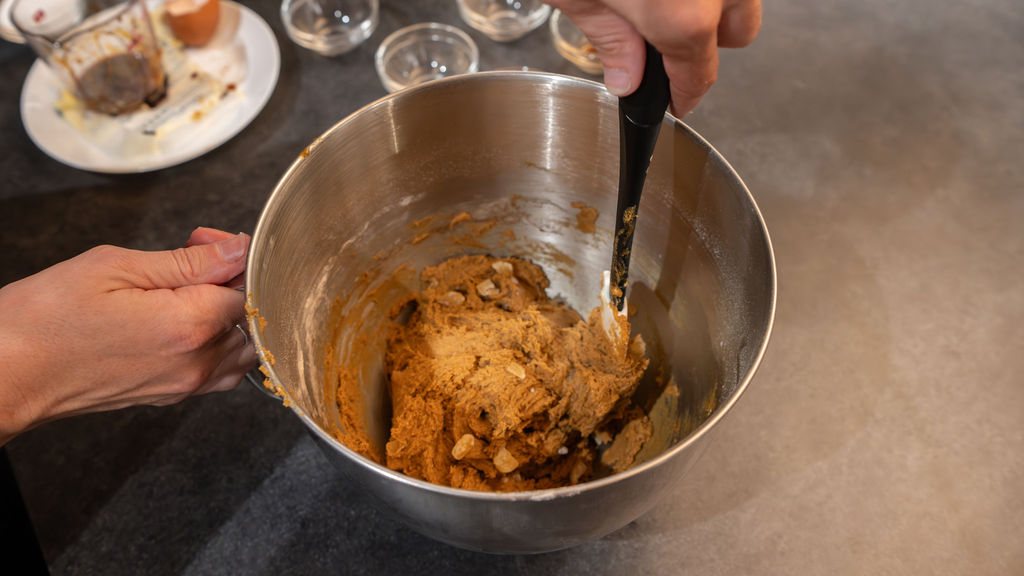Salted Chocolate Chip Skillet Cookie — Ooni USA