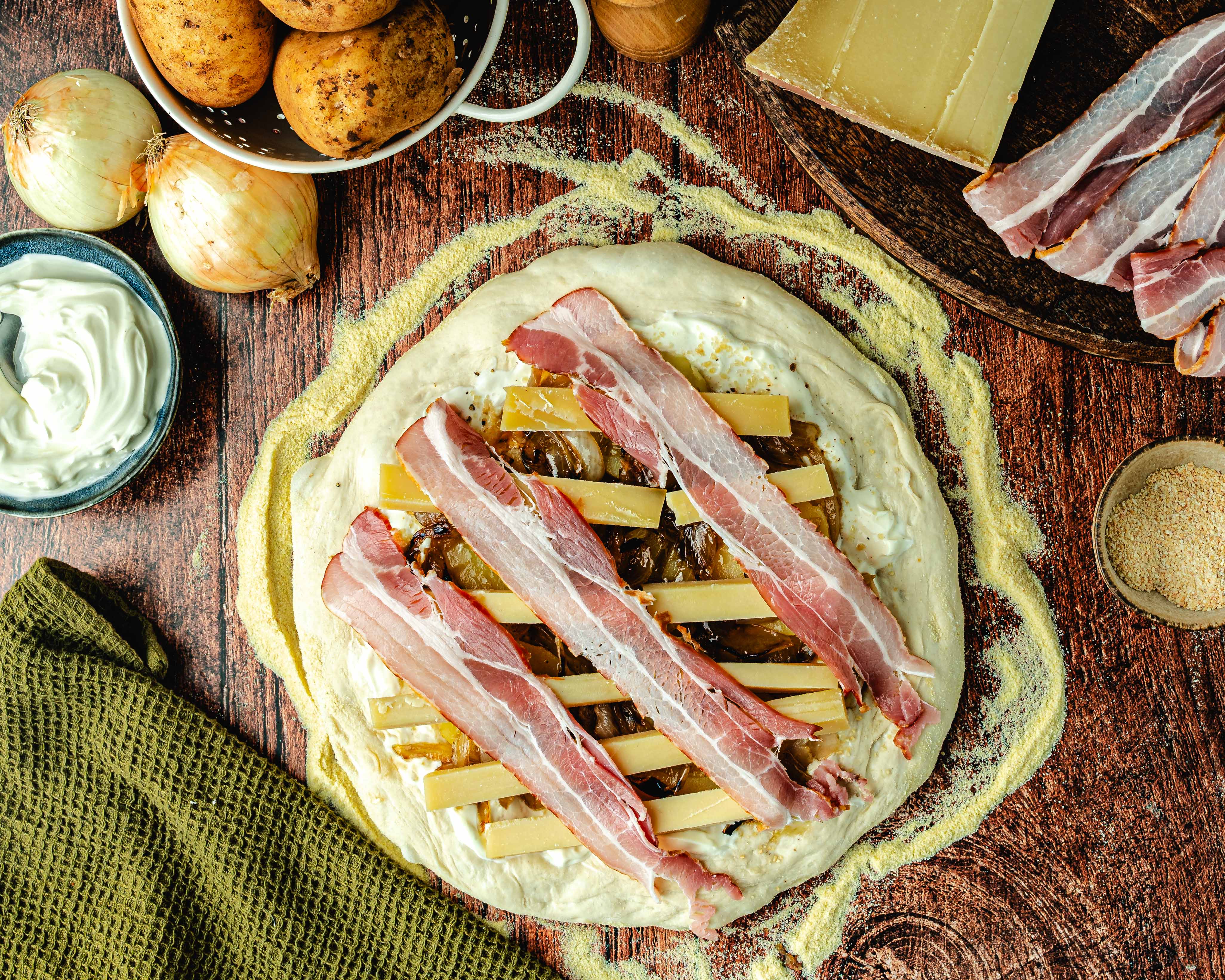 Pizza con formaggio raclette — Ooni IT