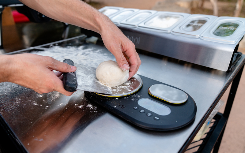 Ooni Pizzaiolo Grembiule Uomo e Donne per Forno Pizza - Accessorie Forno  Pizza - Grembiule Nero per Fare la Pizza in Casa ed in Giardino :  : Casa e cucina