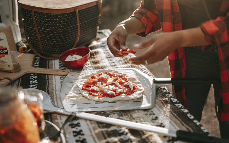Ooni pelle à pizza 40cm – Pelle à pizza à long manche en aluminium super  lisse – Pelle légère pour tourner les pizzas, Accessoires pour four à pizza  d'extérieur : : Cuisine