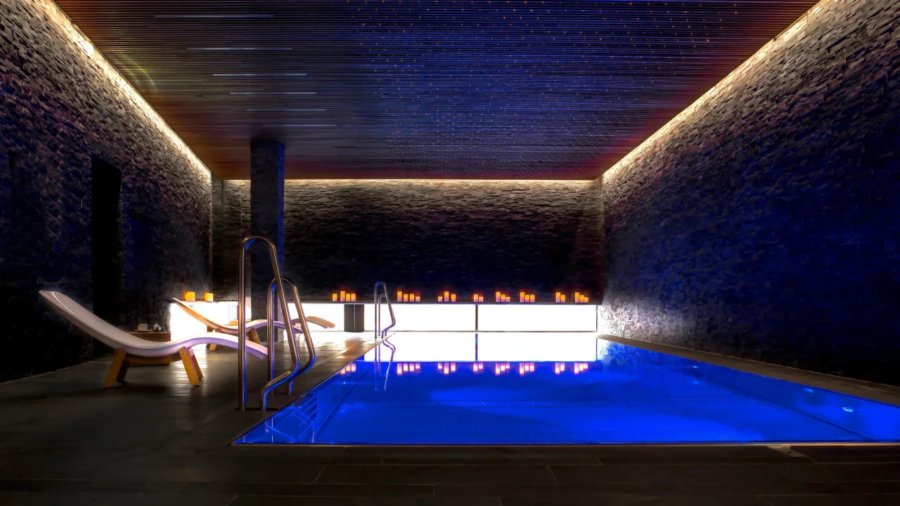 Indoor pool at THIEF SPA in Oslo.