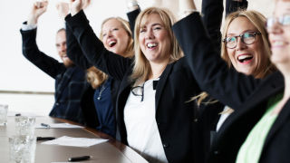 Clarion Hotel - People cheering at conference_16_9