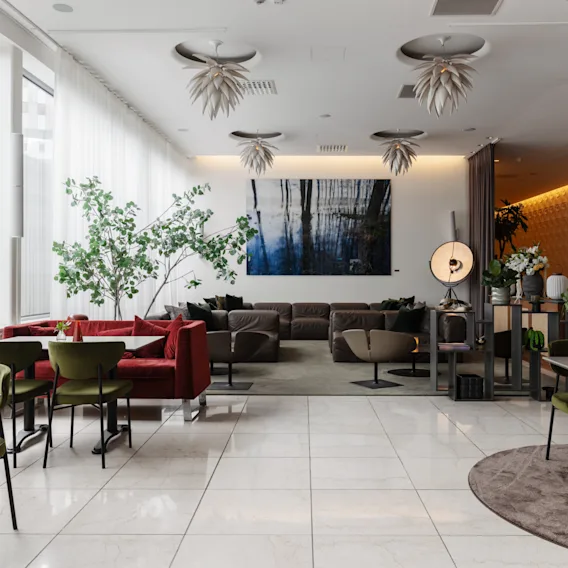En modern och inbjudande hotellounge med bekväma sittplatser, stora fönster och elegant inredning.