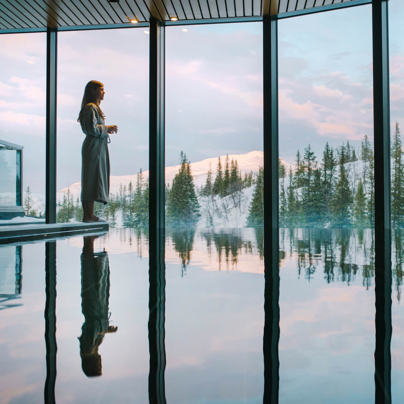 Pool with a view at spa Copperhill Mountain Lodge in Åre.