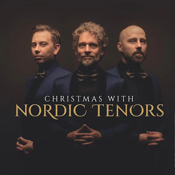 Tre menn i formell antrekk med teksten Christmas with Nordic Tenors.