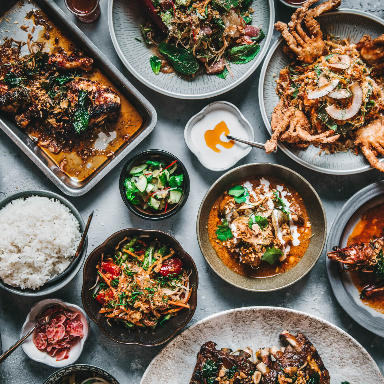 Asiatiska maträtter på restaurang Boon Nam i Helsingfors.