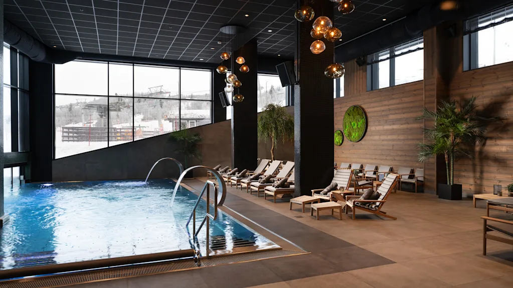 En swimmingpool med krusende vand, omgivet af liggestole, er inde i et moderne rum med store vinduer med udsigt over snedækkede bjerge. Hængelamper og planter fremhæver spa-lignende atmosfære.