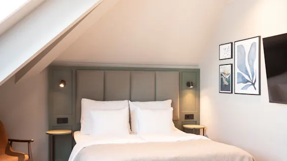 Home Hotel Atlantic - Junior Suite - Bed and chair