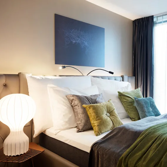Clarion Hotel & Comfort Hotel Copenhagen Airport standard room bed and lamp