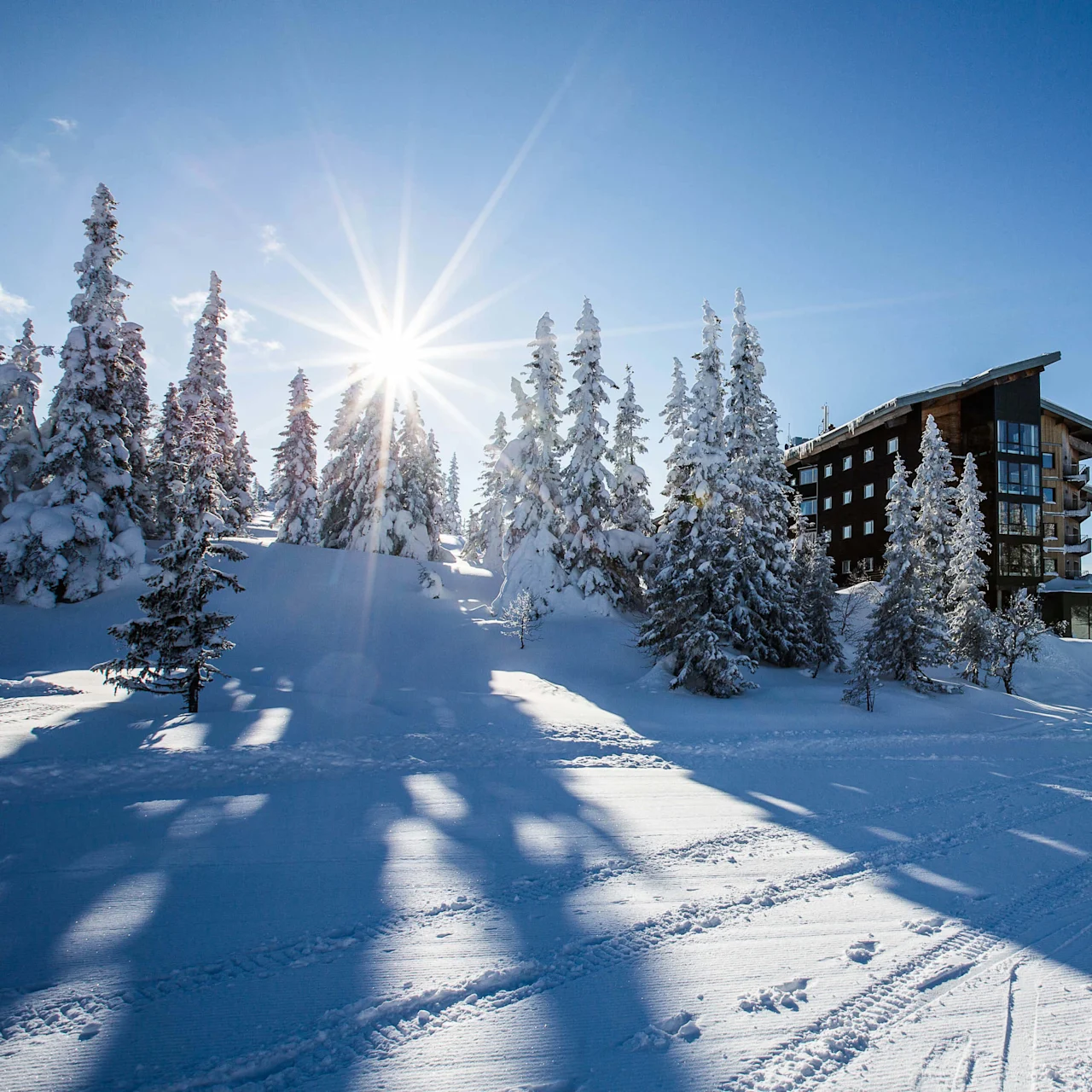 Exterior winter Copperhill Mountain Lodge