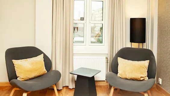 Superior doubleroom at Home Hotel Bryggeparken, two chairs and table