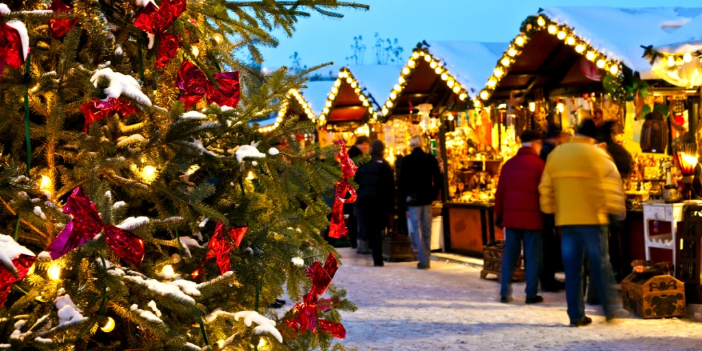 christmas-tree-outside-people-shopping-market.jpg