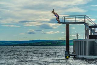 Stupetaarnet-Hamar-People-Diving