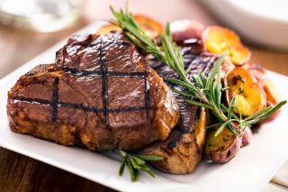 Steak-on-plate-rosemary-potatoes