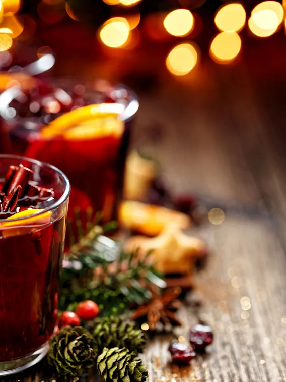 Rød julete eller gløgg for julebordet eller avslutningsfesten på jobb.