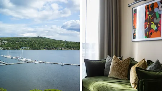 Hernö Gin Hotel: Et behageligt siddeområde med udsigt over en rolig sø, både og en skovklædt bakkeskråning.