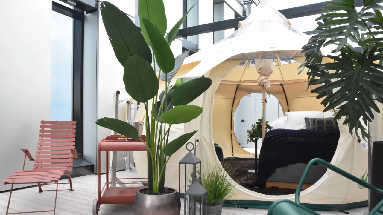 Glamping tent at the rooftop of Quality Hotel The Weaver in Gothenburg.