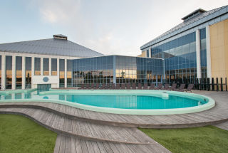 Facade and pool at Quality Hotel Skjærgården_original